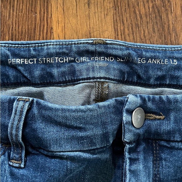 Chicos Perfect Stretch Girlfriend Slim Leg Ankle Blue Jeans with Classic Style - Picture 3 of 4